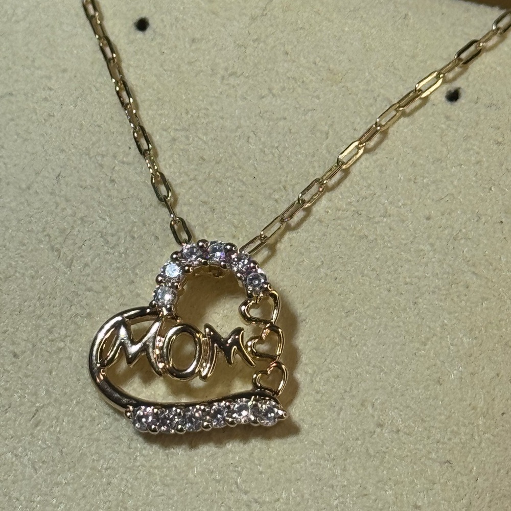 Crystal Heart “MOM” Pendant 14k Gold overlay Necklace Made W/ Swarovski Crystals - Picture 4 of 10